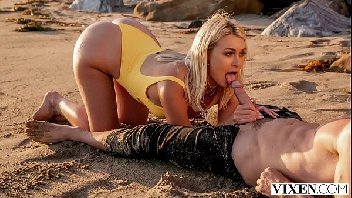 Porno safada loira na praia metendo